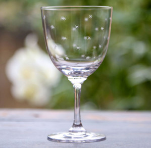 rsz_1wine_glass_stars_lifestyle 800