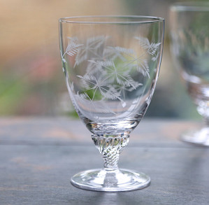 rsz_bistro_glasses_ferns_lifestyle 800